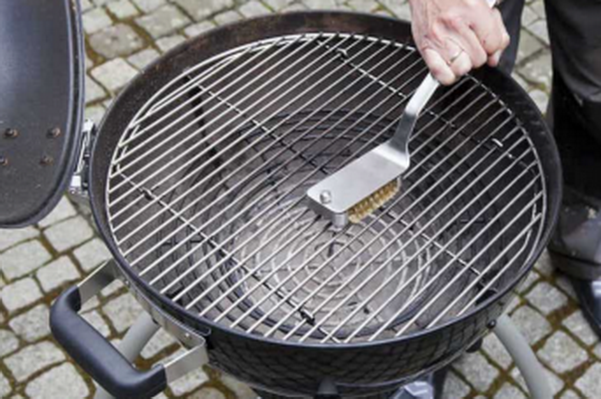 How to clean your grill effectively and safely？