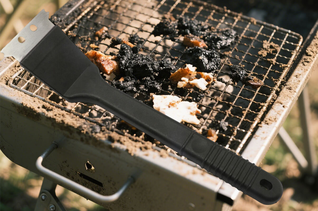 The American barbecue cleaning brush has become a hit product, with astonishing sales figures across multiple platforms.