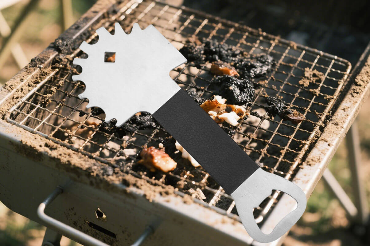 Multifunctional Grill Cleaner: Essential Tool for Barbecue Experts